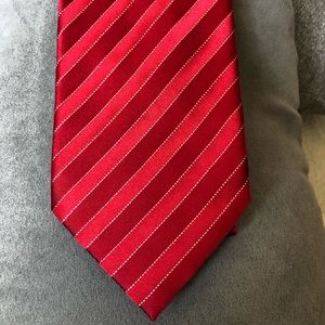 Donald Trump singed collection men’s tie.